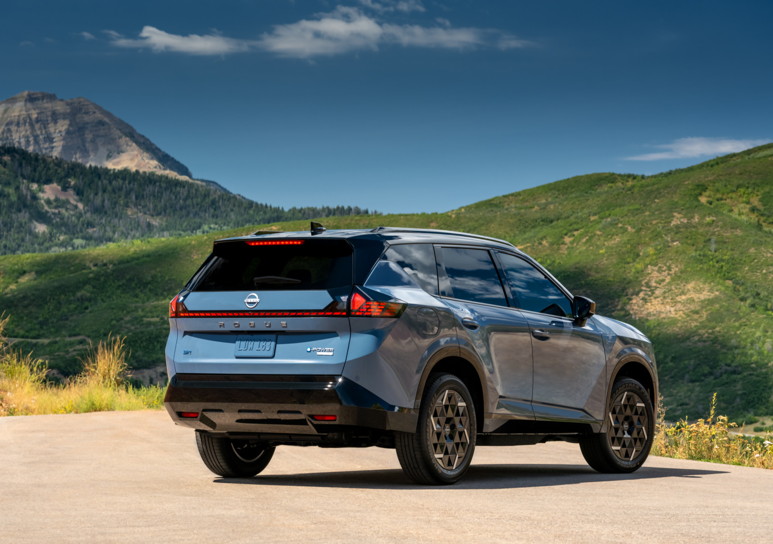 SMALL_2027 Nissan Rogue Hybrid -23 (2)
